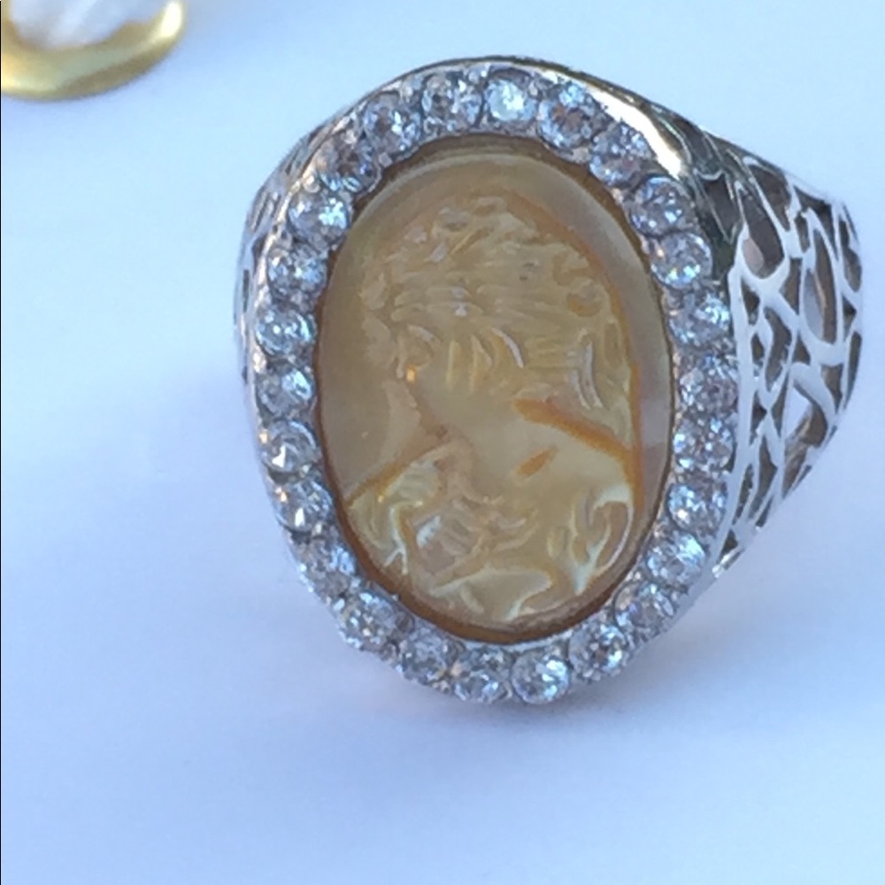 Gorgeous cameo sterling silver ring